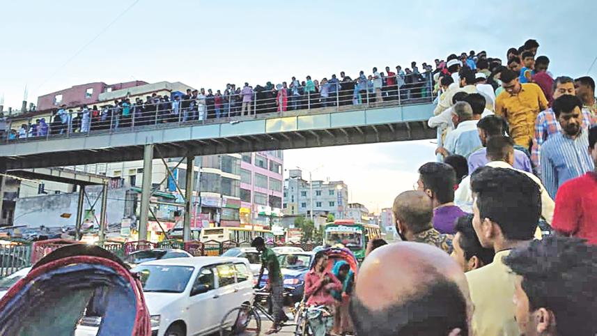 Footbridge Pragati Sarani 1.jpg