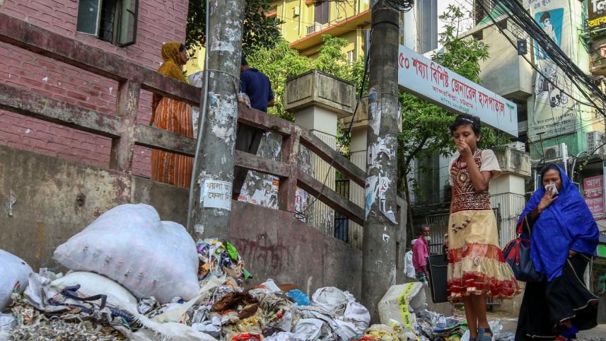 garbage near hospital.jpg