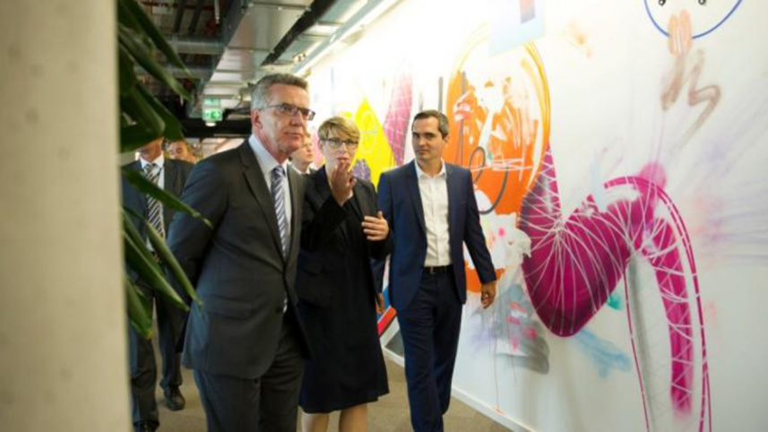 German government,want,German,Interior Minister,Thomas de Maiziere,visit,Facebook,thwart,racist,comments