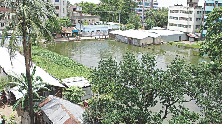 Illegal structures on Hajar Dighi