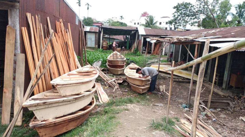 Haor boat makers.jpg