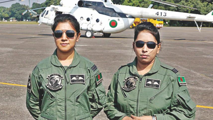 2 female pilots