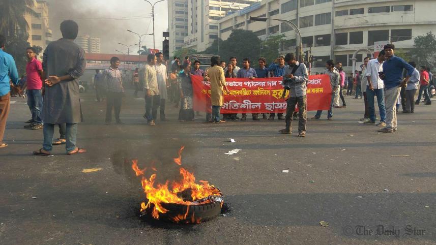 Hartal-burning-tyre-3WB.jpg