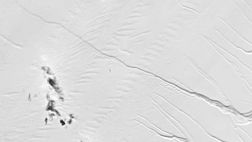 Ice Berg Set to Calve from Larsen C Ice Shelf