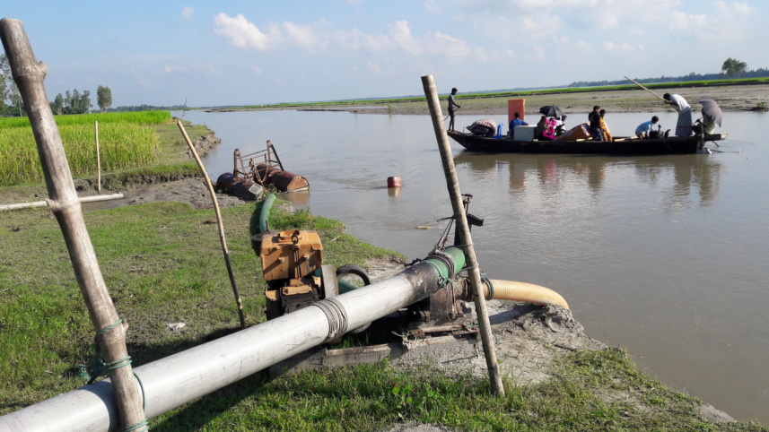 Illegal sand lifting.jpg