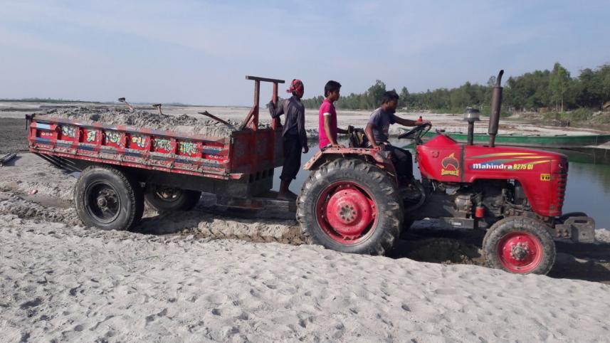 illegal sand lifting.jpg