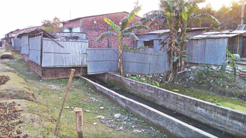 Illegally built shops.jpg