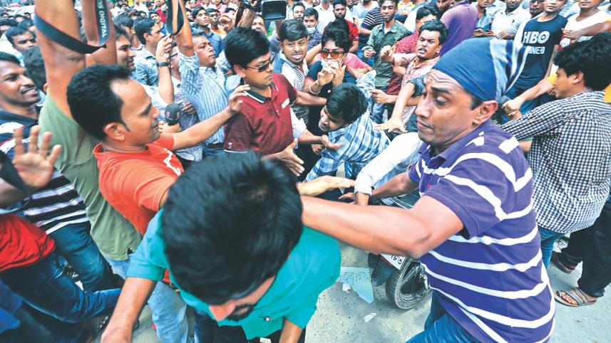 JCD leaders besiege BNP office 1.jpg