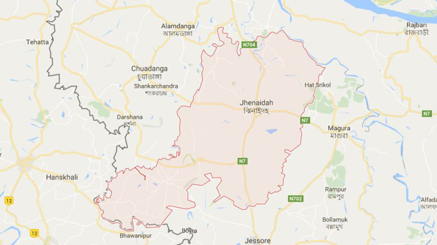 An alleged robber is killed in an alleged gunfight between his cohorts and police in Maheshpur upazila of Jhenidah.