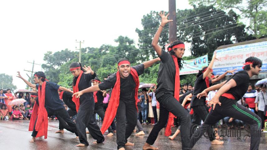 Jahangirnagar University students street play