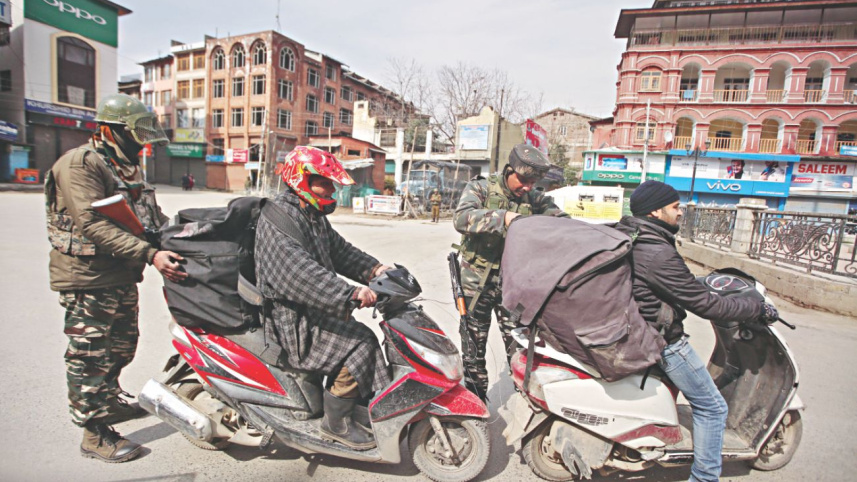 kashmir crackdown.jpg