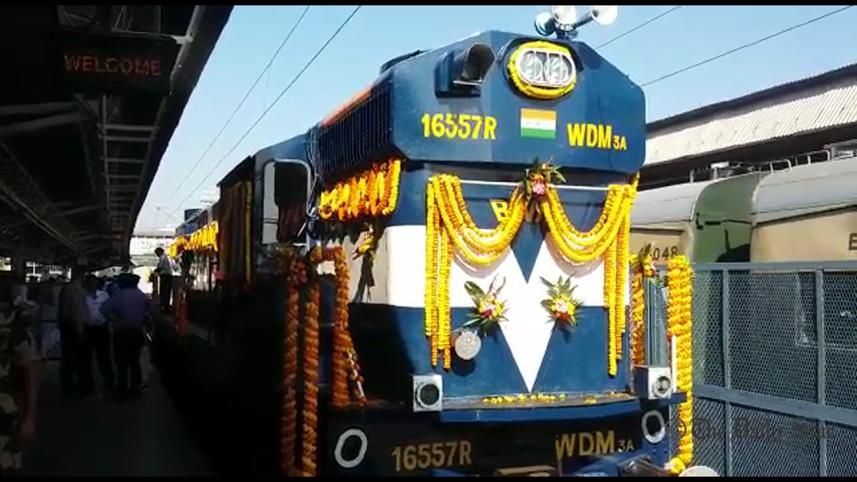 kolkata_train.jpg