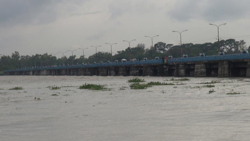 Lalmonirhat teesta water-edit.jpg