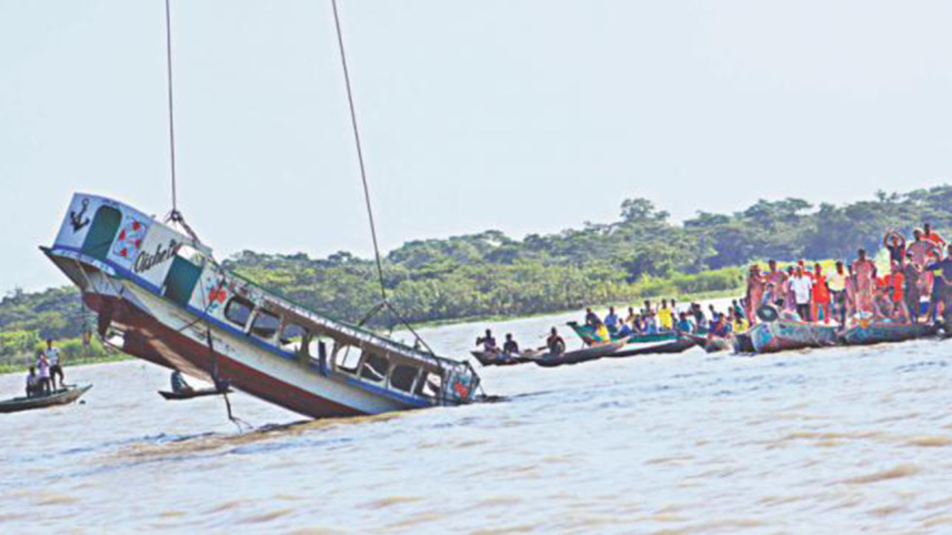 launch_capsize_in_sandhya_1.jpg