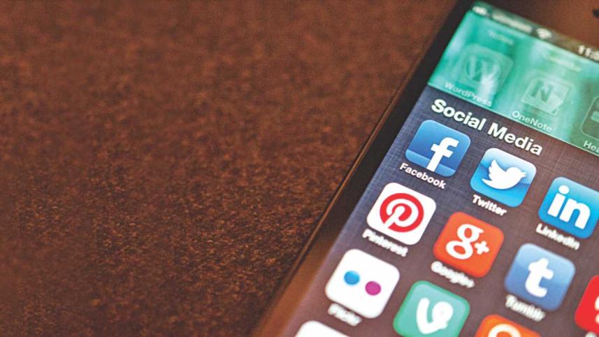 Life of an anxious person on social media