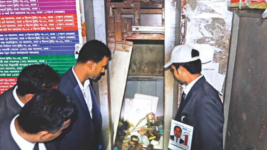 Dhaka court lift collapse