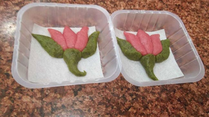 Lotus-shaped sweet.jpg