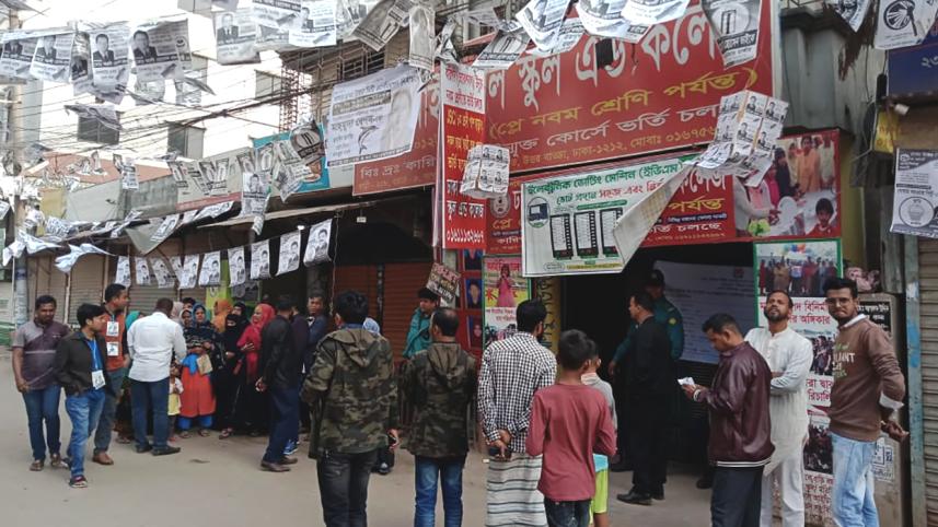 mathews-journo bar.jpg