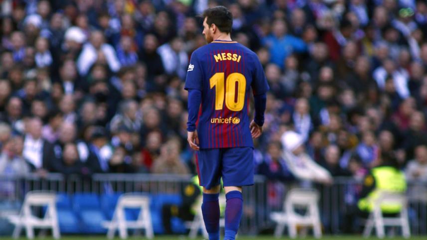 Messi_walking.jpg