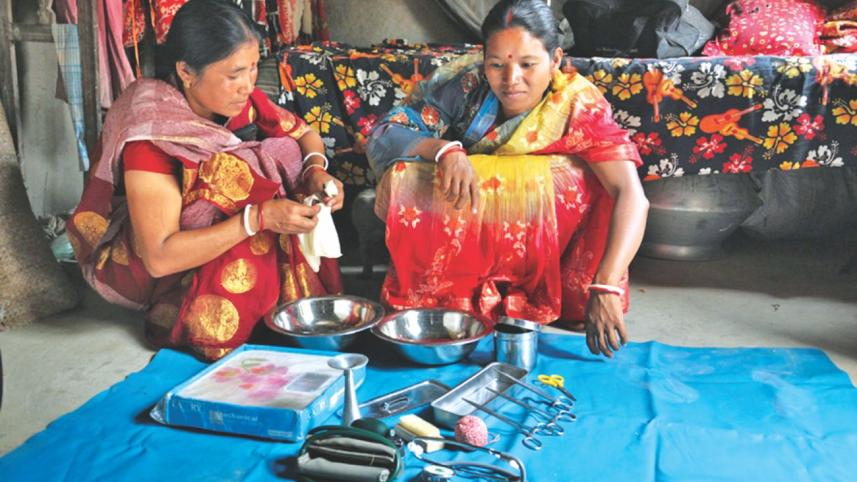 midwives working condition.jpg