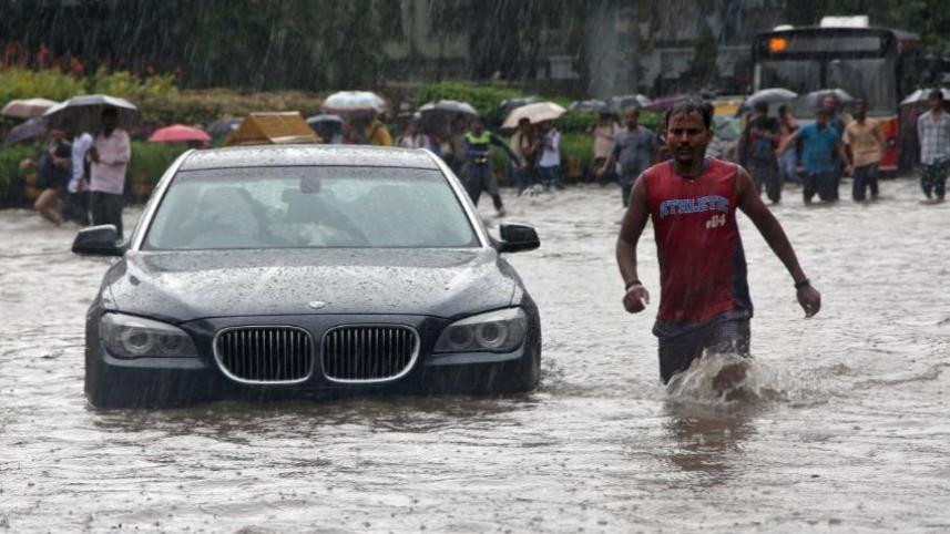 Mumbai-rain-flood.JPG