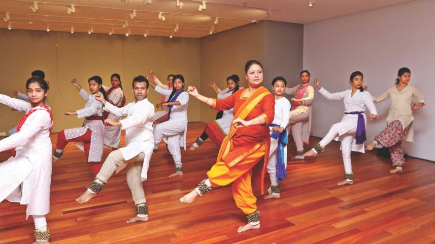 Munmun Ahmed and her visual poetry of Kathak