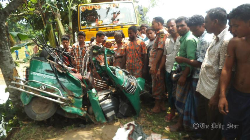 Mymensingh-road-crash.jpg