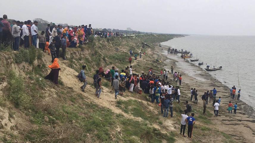 Boat capsize in Padma River