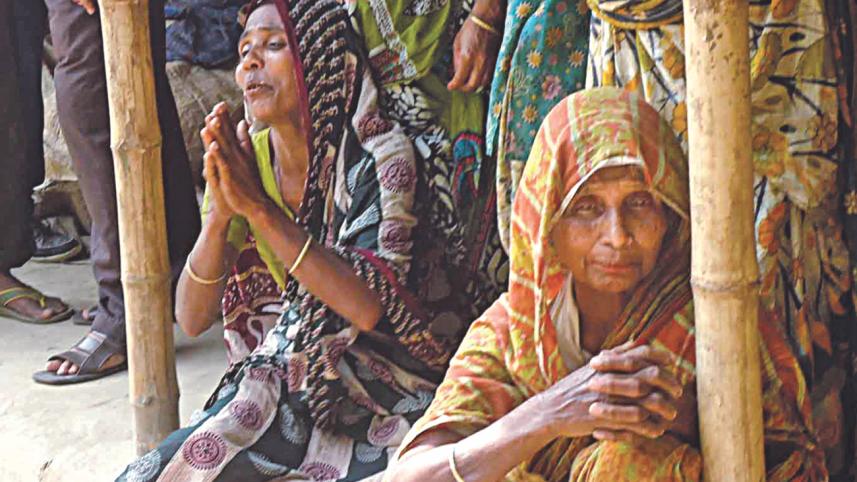 Paramchan Bibi mourns 1.jpg