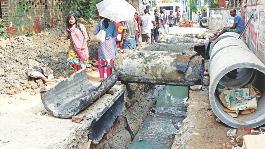 Pedestrians walk past heaps.jpg