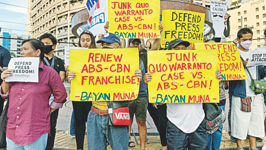 Philippines shutting down broadcaster.jpg