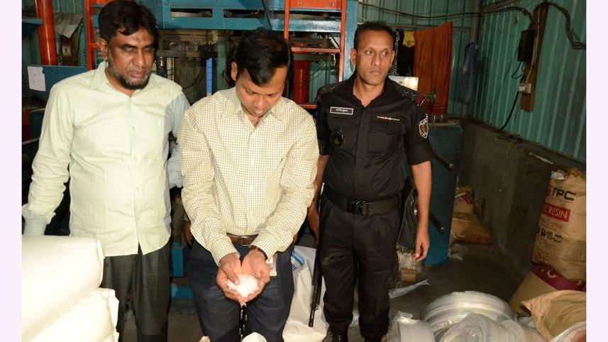 110 tonnes banned polythene seized in old Dhaka