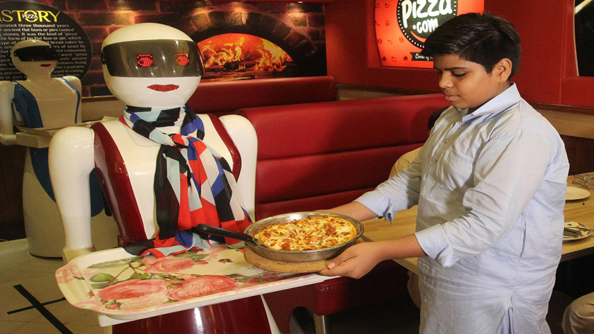 Pizza_Waiter_Robot.jpg