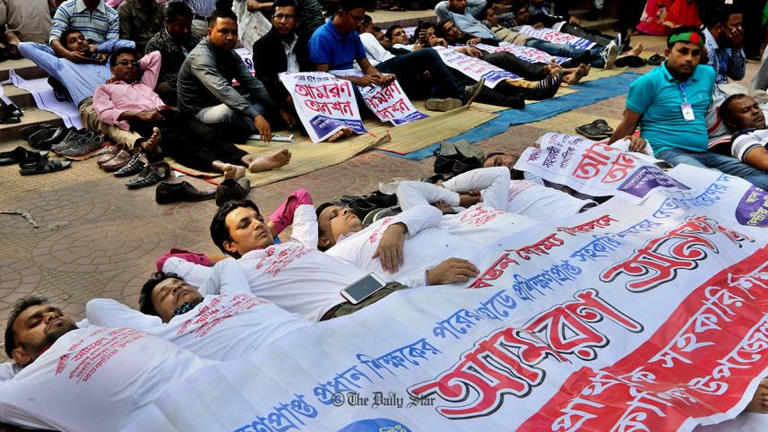 assistant primary teachers hunger strike