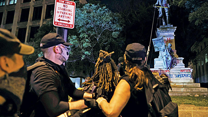 Protesters-topple-statue-Confederate-General-Albert-Pike.jpg