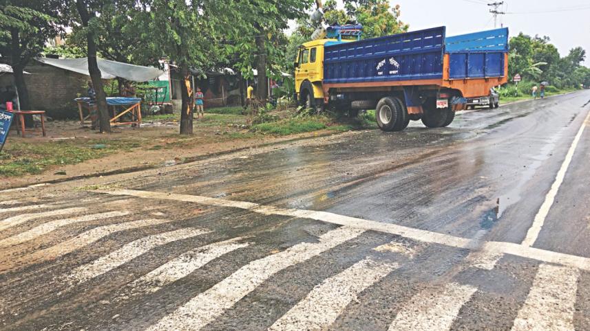 Rajshahi-Chapai highway accidents.jpg