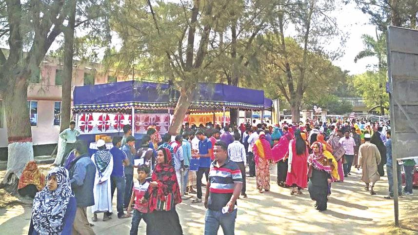 Rajshahi defy social distancing.jpg