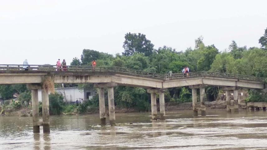 ramshackle bridge.jpg