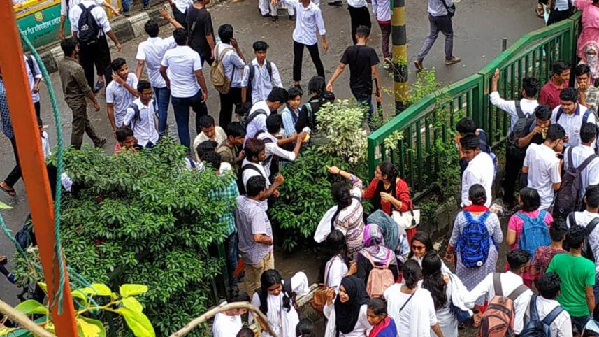 Guardians join protesting students