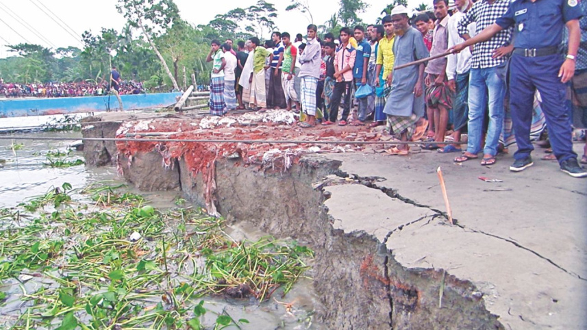 Rever Erosion Bhola.jpg