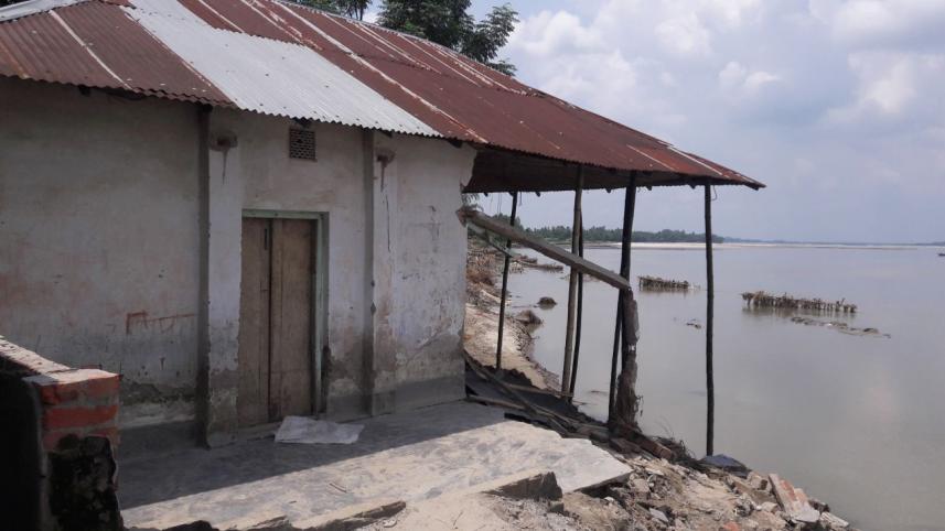 River erosion Lalmonirhat.jpg