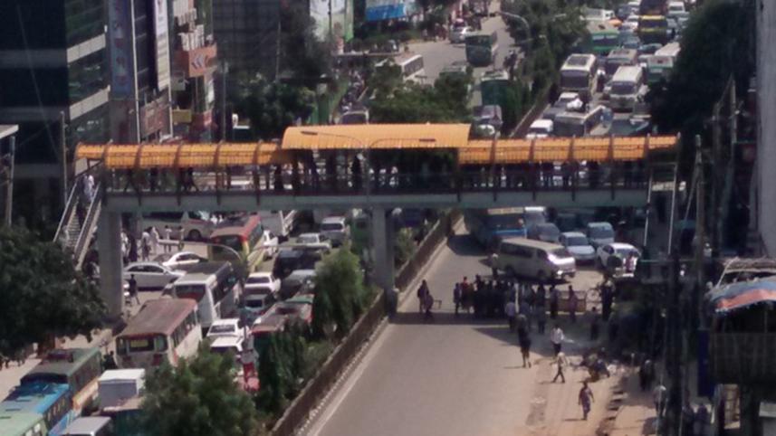 road-block-at-Dhanmondi.jpg