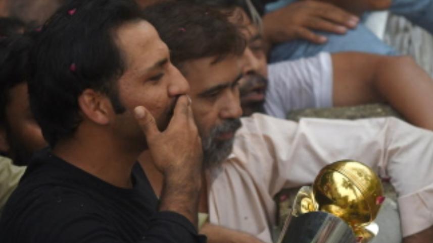 Sarfraz celebrate.jpg