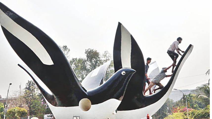 sculpture_of_magpie.jpg