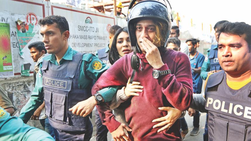 Shahbagh blockaded 1.jpg