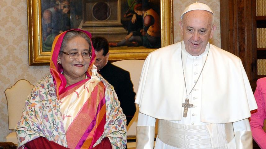 Shiekh hasina and pope.jpg