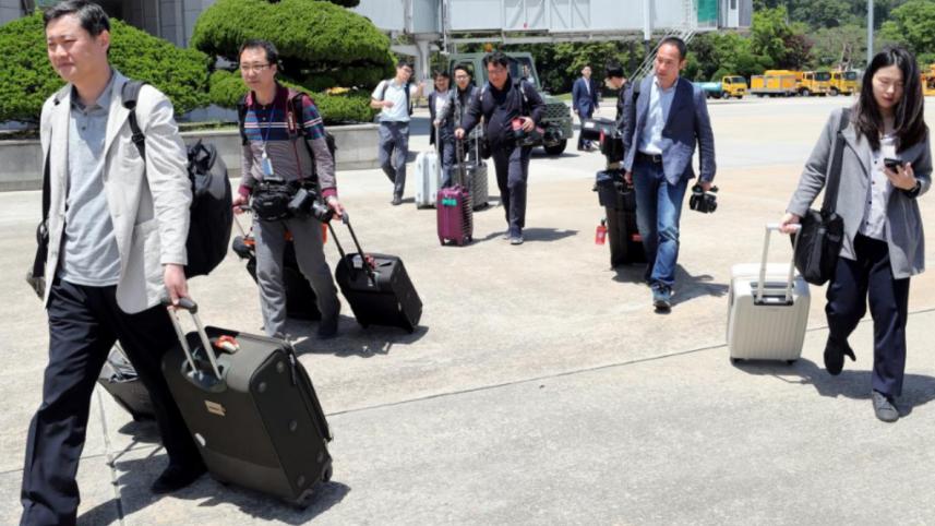 North Korea allows South Korea reporters