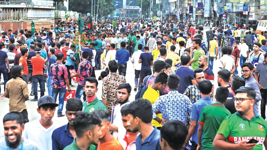 Spectators for ticket.jpg