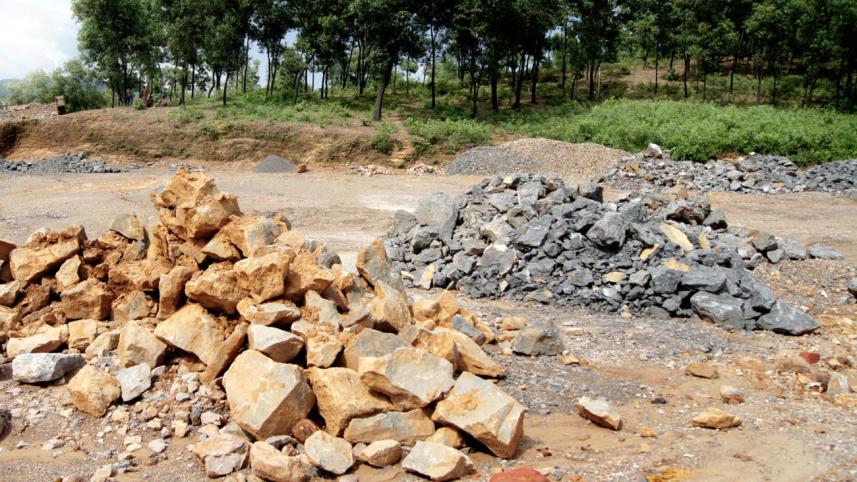Stone dumping Jaflong.jpg