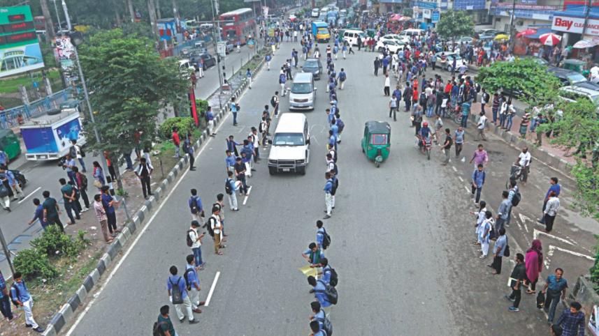 Students queue up.jpg